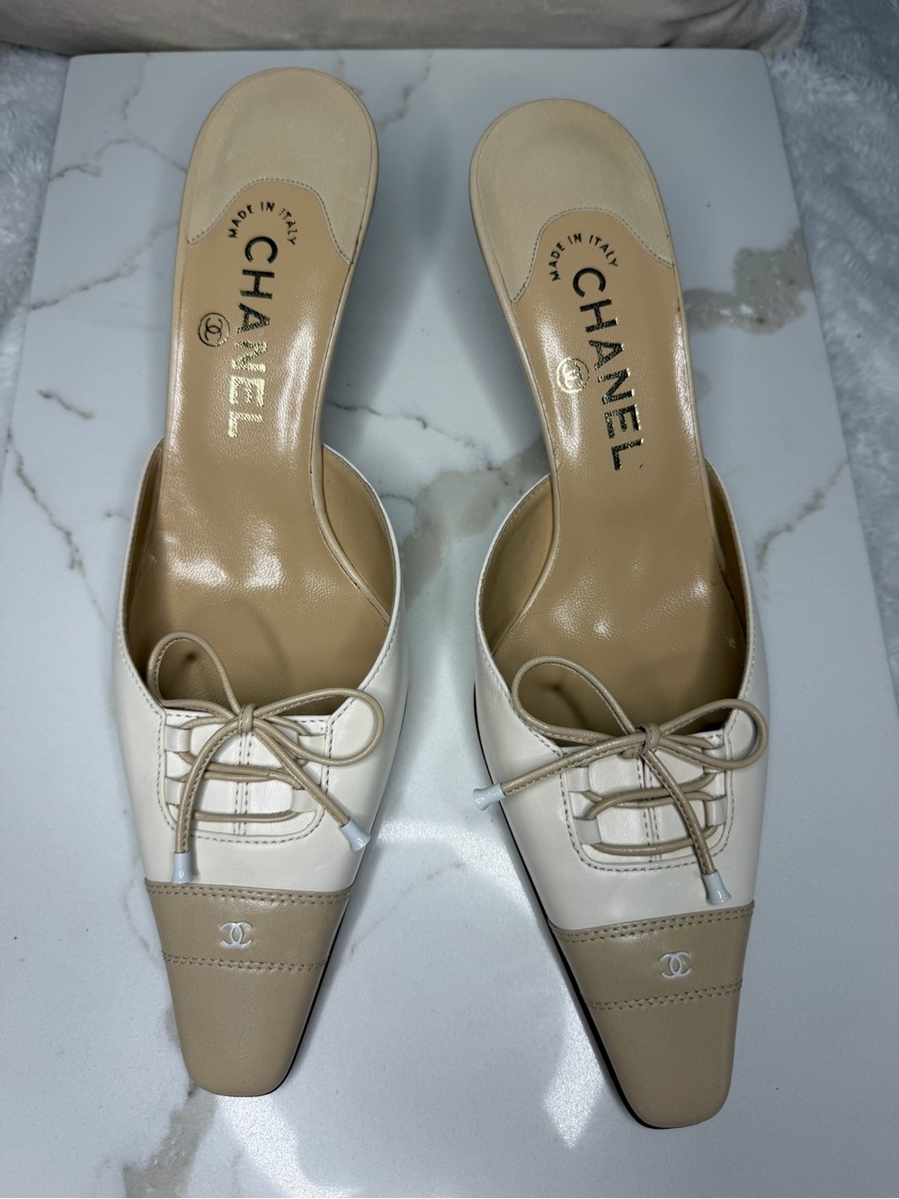 CHANEL Two-Tone Cream and Beige Lace-Front Leather Mules